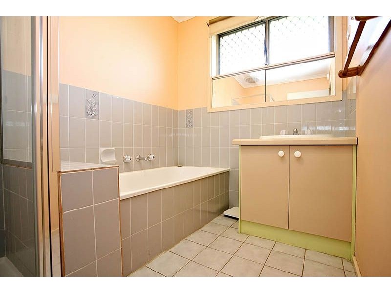 1/2 Tamboon Court, Meadow Heights VIC 3048