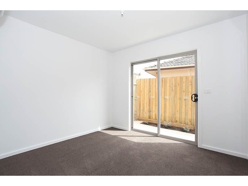 2/15 Maude Avenue, Glenroy VIC 3046