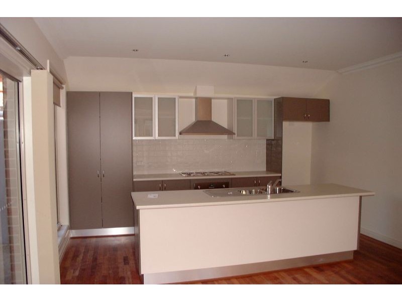 8 Strachan Street, Oak Park VIC 3046