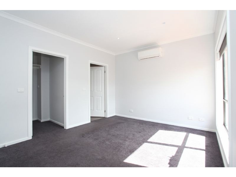 2/22 Avalon Avenue, Broadmeadows VIC 3047