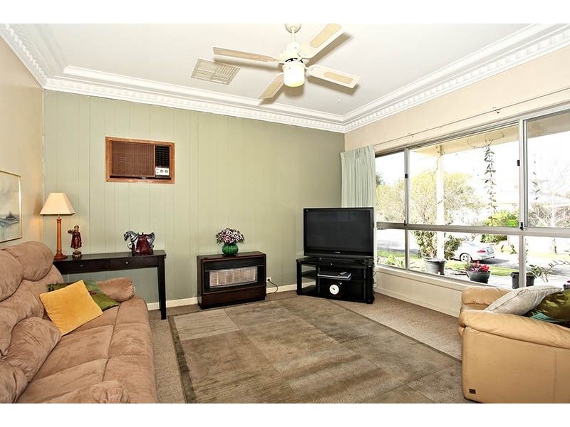 10 Moama Crescent, Pascoe Vale South VIC 3044