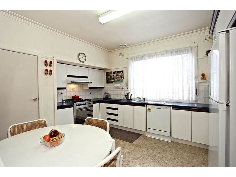 10 Moama Crescent, Pascoe Vale South VIC 3044