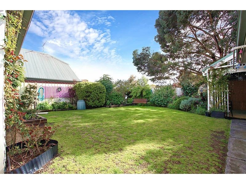 10 Moama Crescent, Pascoe Vale South VIC 3044