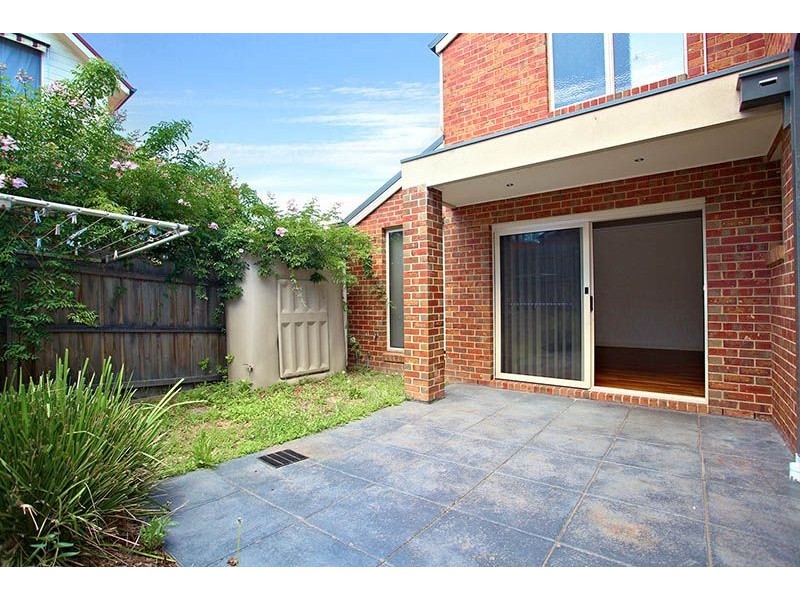 8 Strachan Street, Oak Park VIC 3046