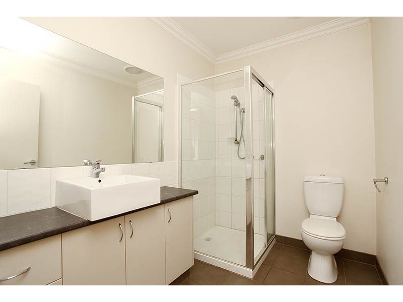 8 Strachan Street, Oak Park VIC 3046