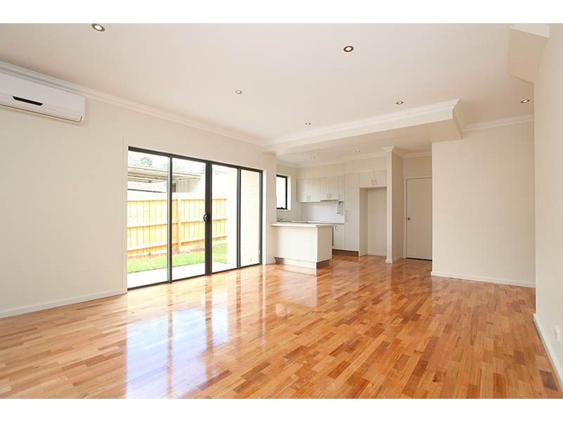 2/62 Winifred Street, Oak Park VIC 3046