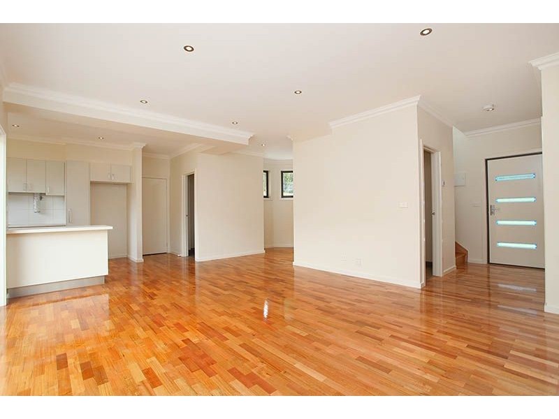 2/62 Winifred Street, Oak Park VIC 3046