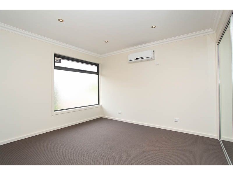 2/62 Winifred Street, Oak Park VIC 3046