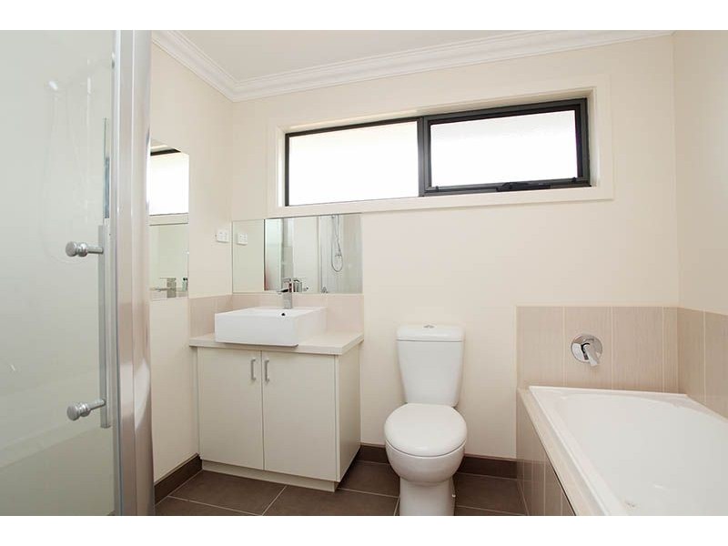 2/62 Winifred Street, Oak Park VIC 3046