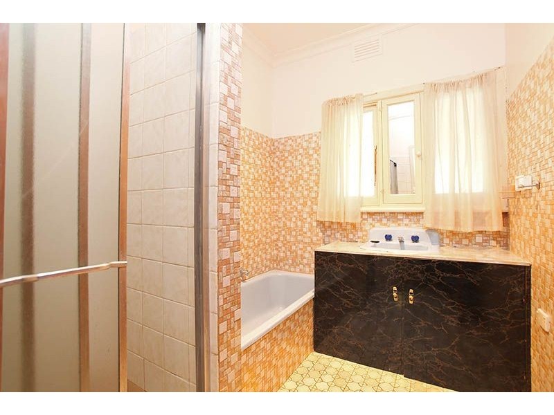 9 Isla Avenue, Glenroy VIC 3046