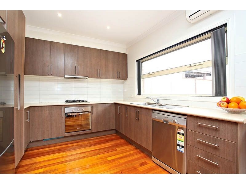 2/30 Gladstone Parade, Glenroy VIC 3046