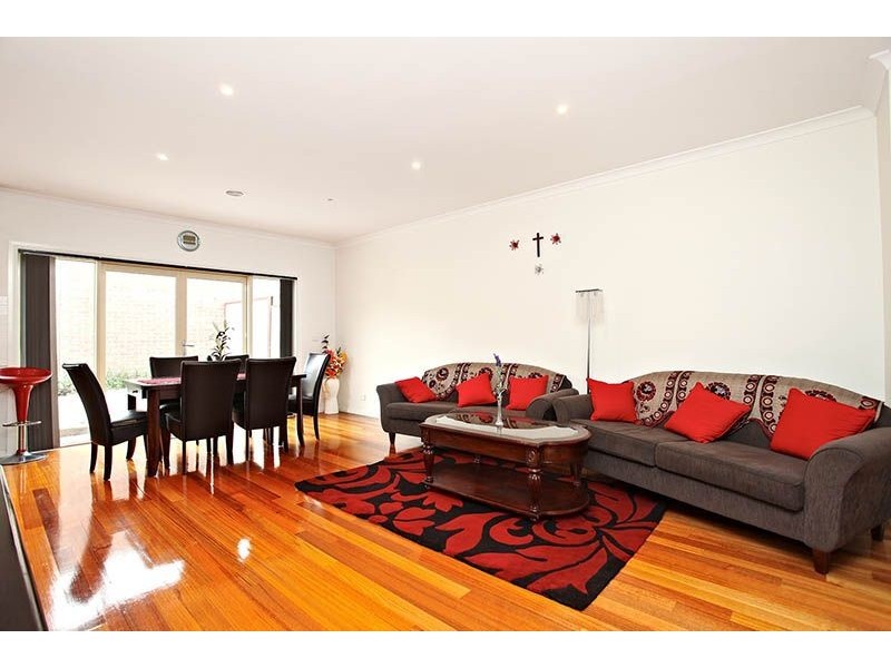 2/30 Gladstone Parade, Glenroy VIC 3046