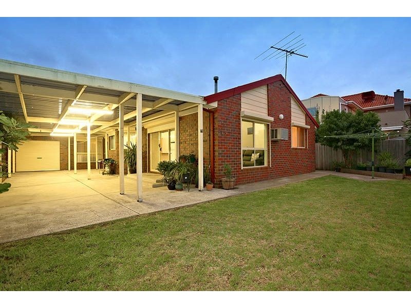 5 Freeman Drive, Glenroy VIC 3046