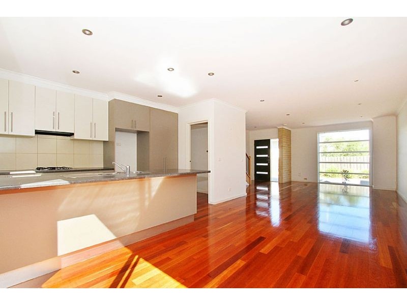 2/15 Hartington Street, Glenroy VIC 3046