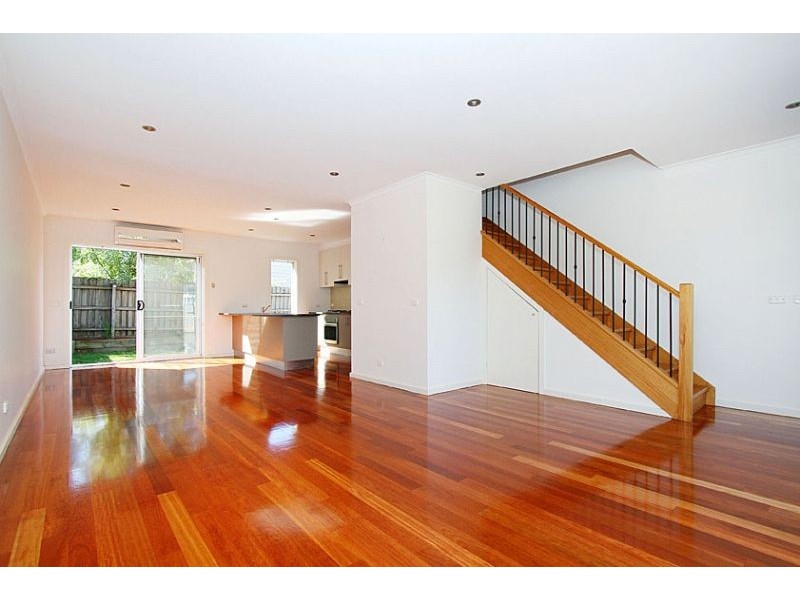 2/15 Hartington Street, Glenroy VIC 3046