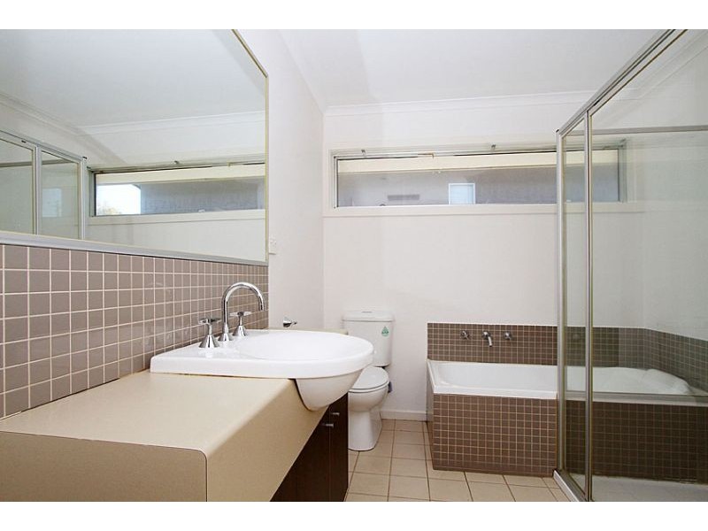 2/15 Hartington Street, Glenroy VIC 3046