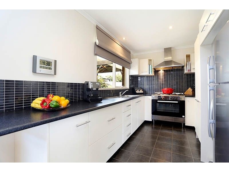 18 Karoonda Court, Meadow Heights VIC 3048