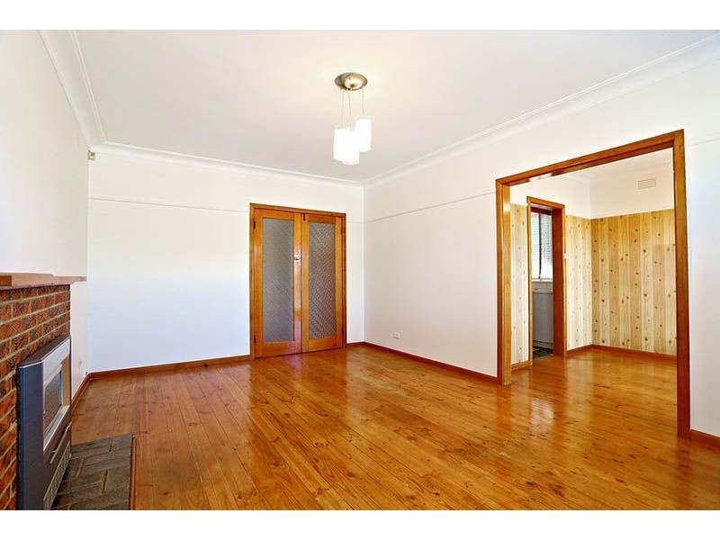 4 Golflinks Road, Glenroy VIC 3046