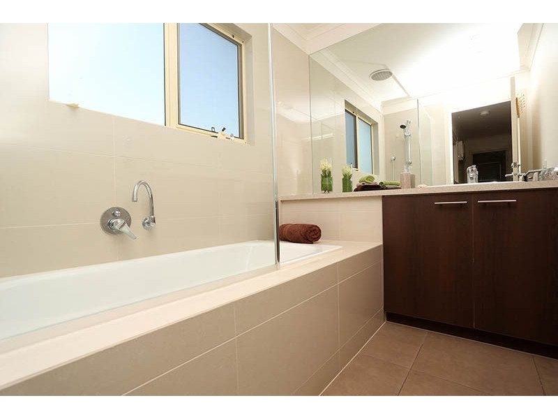 24A Isla Avenue, Glenroy VIC 3046