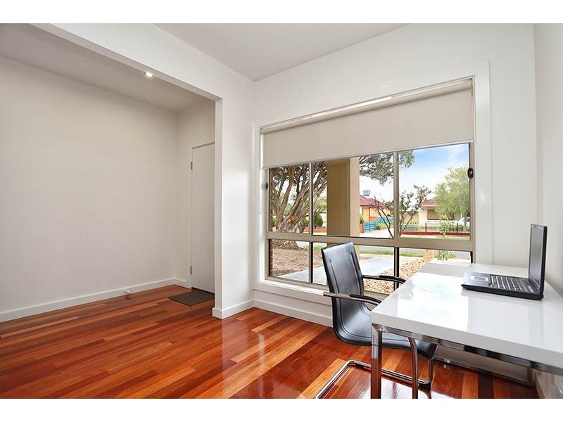 52 Tarana Avenue, Glenroy VIC 3046