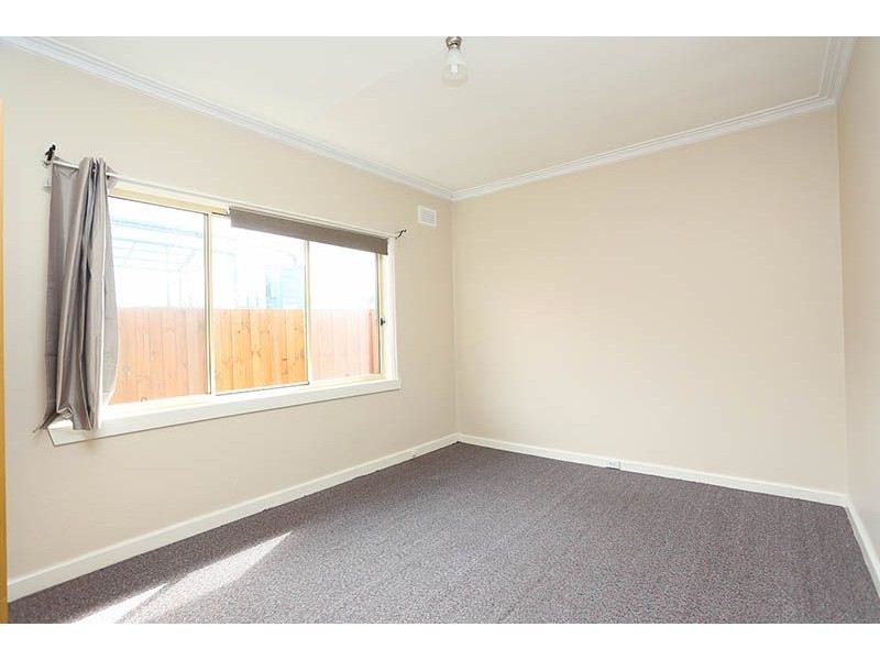 116 Snell Grove, Oak Park VIC 3046