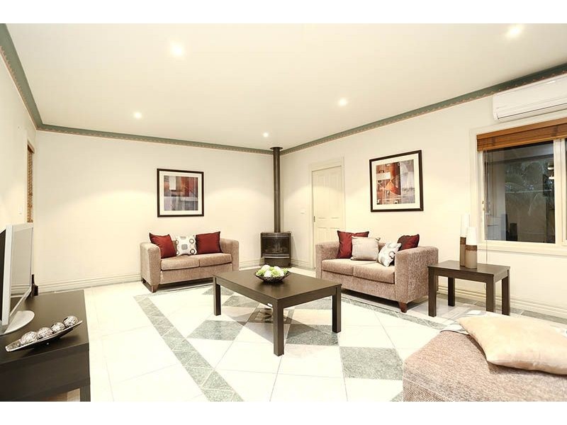 15 Lex Grove, Oak Park VIC 3046