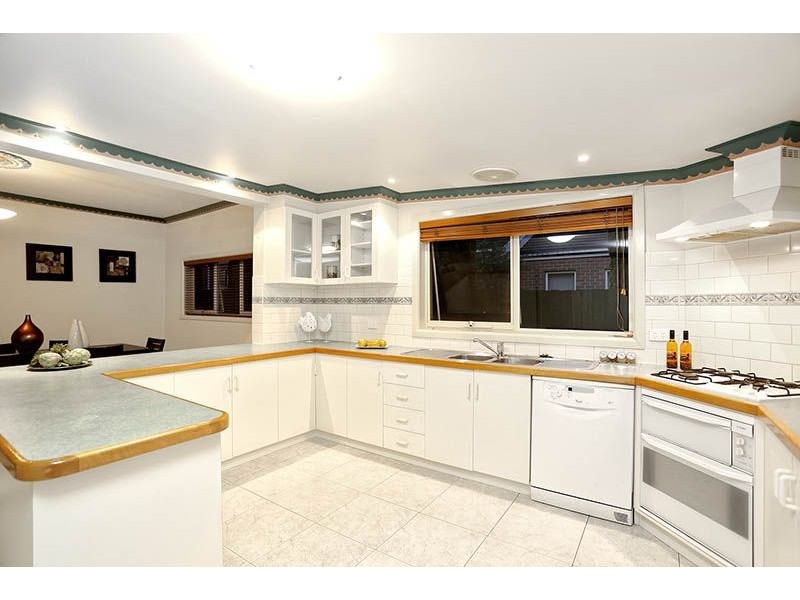 15 Lex Grove, Oak Park VIC 3046