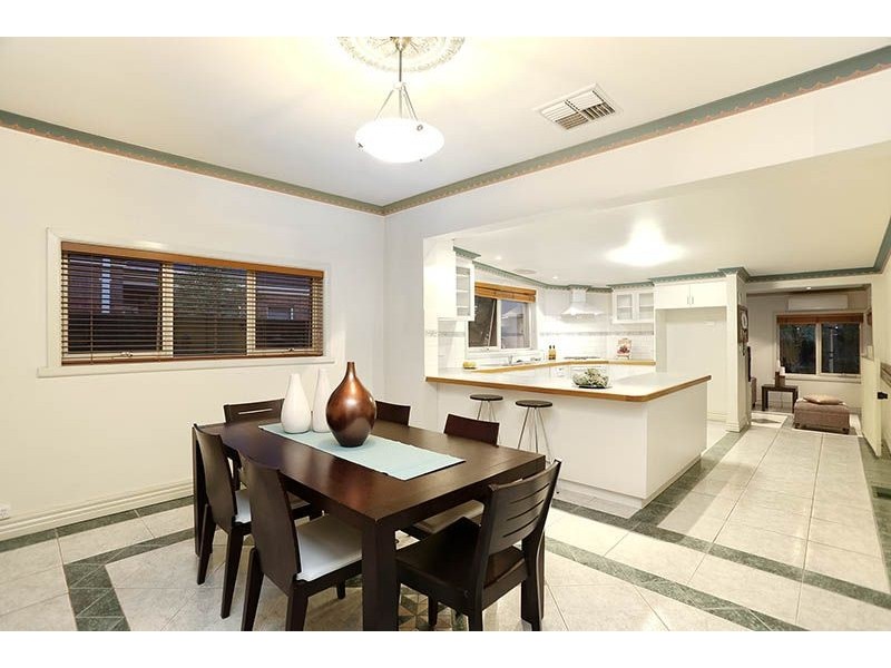 15 Lex Grove, Oak Park VIC 3046