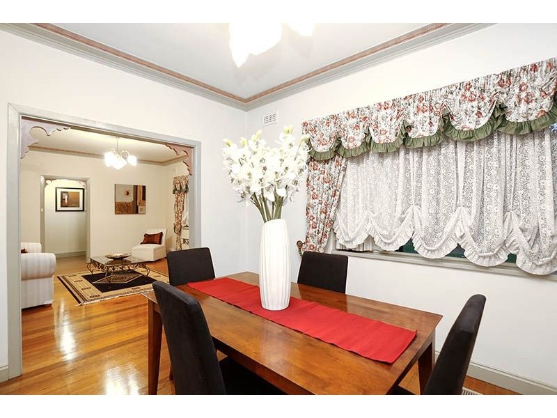 15 Lex Grove, Oak Park VIC 3046