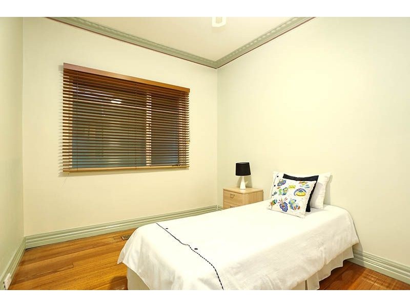 15 Lex Grove, Oak Park VIC 3046