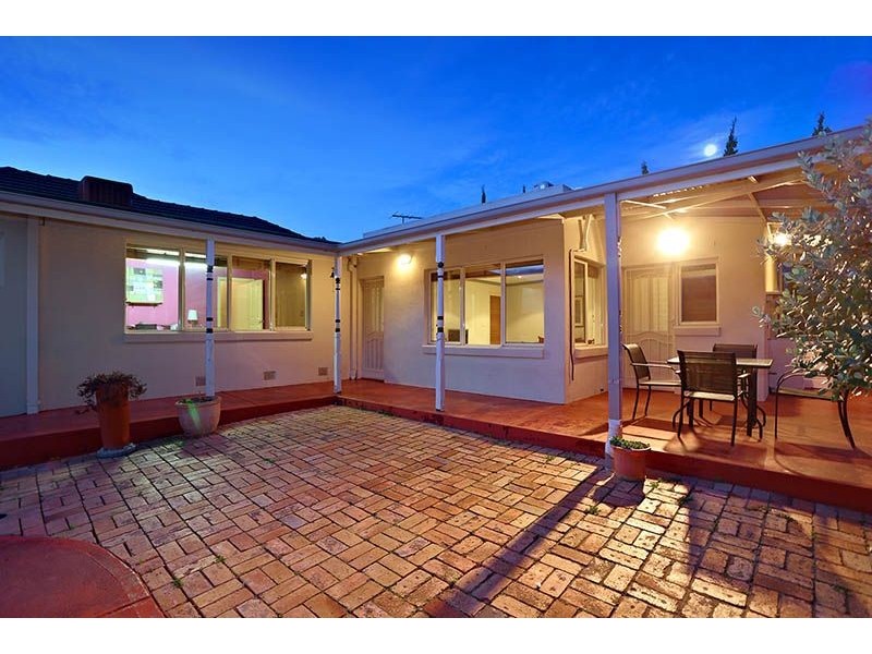 15 Lex Grove, Oak Park VIC 3046