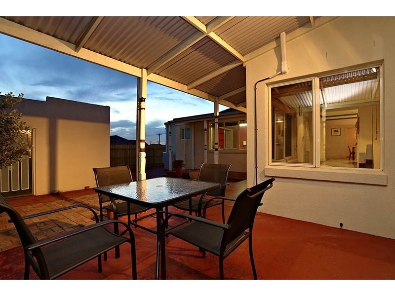 15 Lex Grove, Oak Park VIC 3046