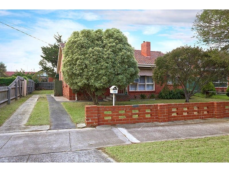 30 Hales Crescent, Jacana VIC 3047