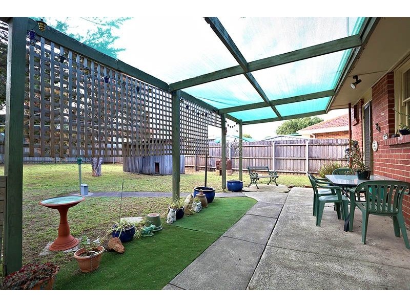 30 Hales Crescent, Jacana VIC 3047