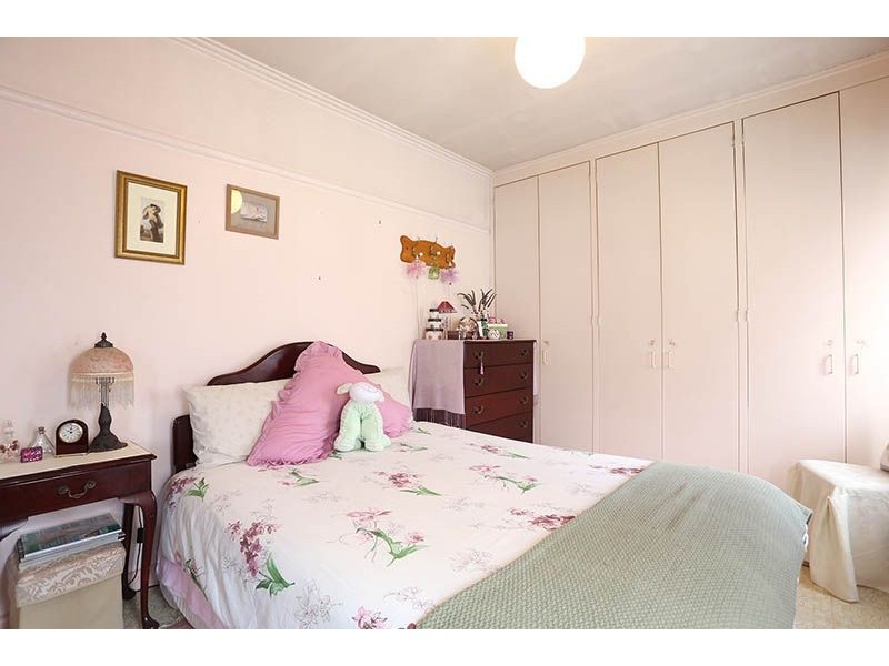 30 Hales Crescent, Jacana VIC 3047