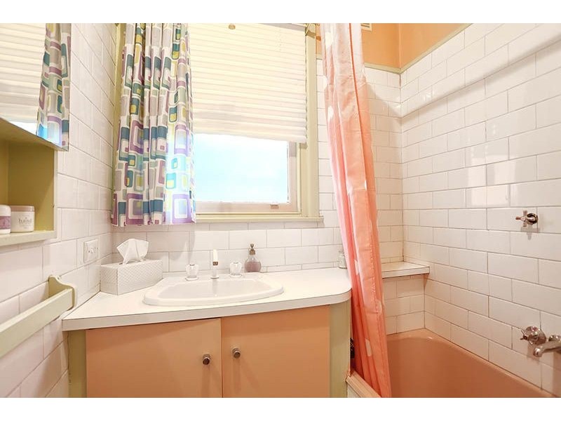 30 Hales Crescent, Jacana VIC 3047