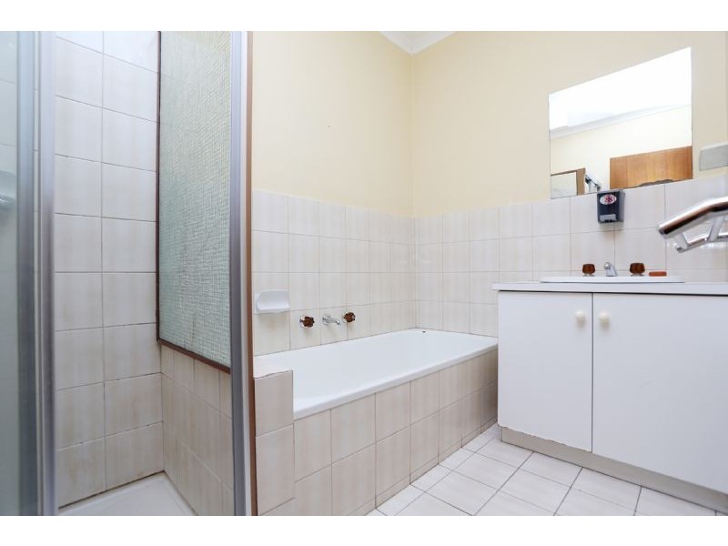 1/63 Rhodes Parade, Oak Park VIC 3046