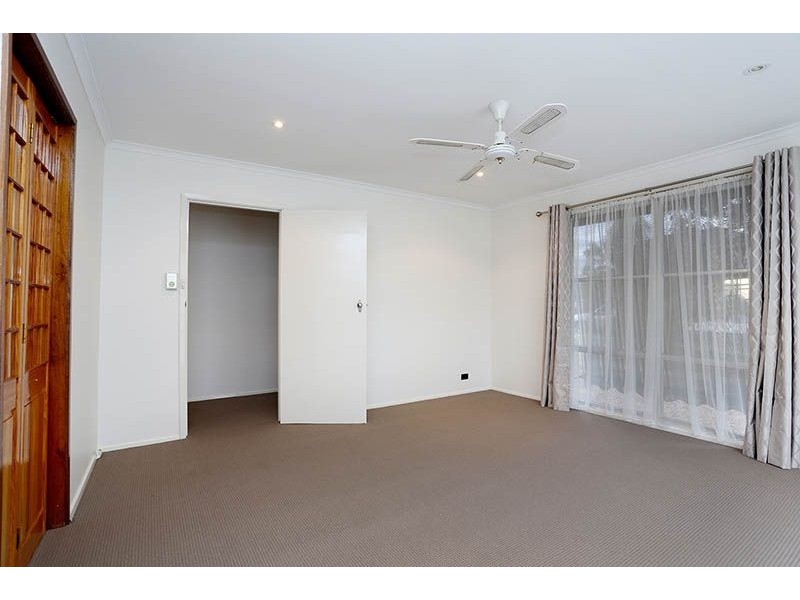 4 Fraser Court, Jacana VIC 3047