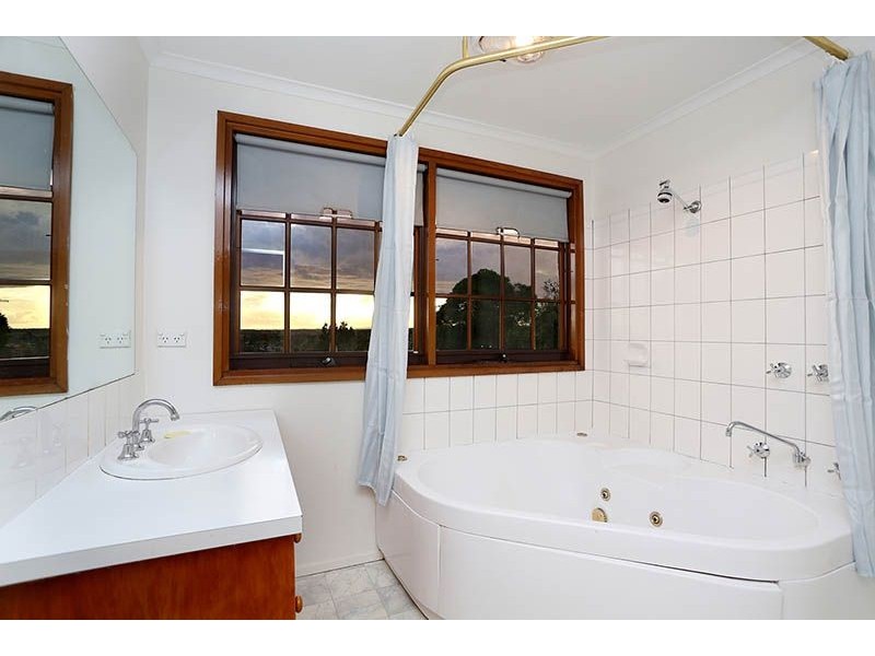 4 Fraser Court, Jacana VIC 3047