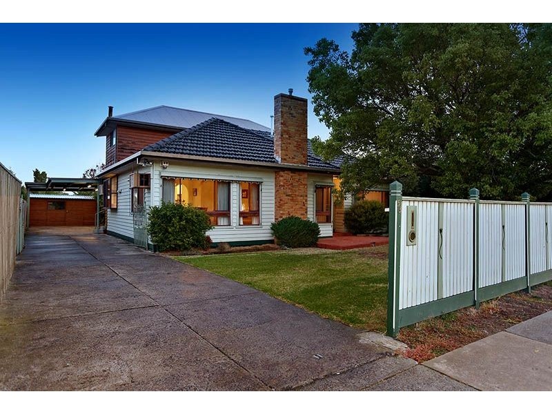 53 Rhodes Parade, Oak Park VIC 3046