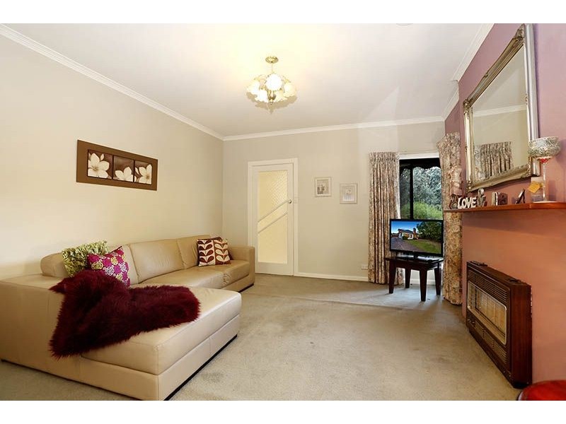 53 Rhodes Parade, Oak Park VIC 3046