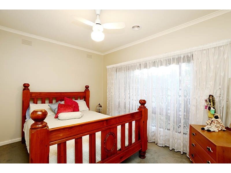 53 Rhodes Parade, Oak Park VIC 3046