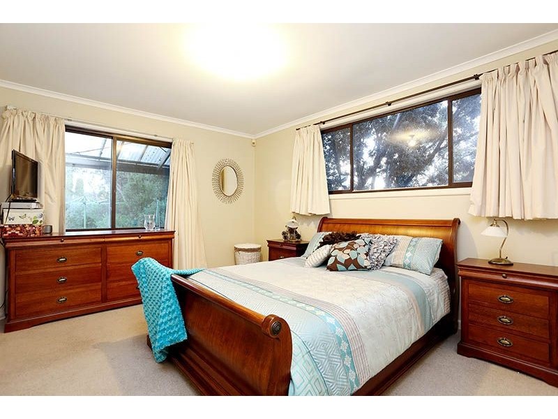 53 Rhodes Parade, Oak Park VIC 3046