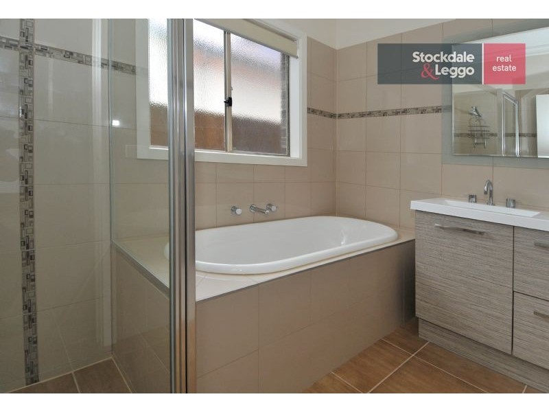 2/35 Plumpton Avenue, Glenroy VIC 3046