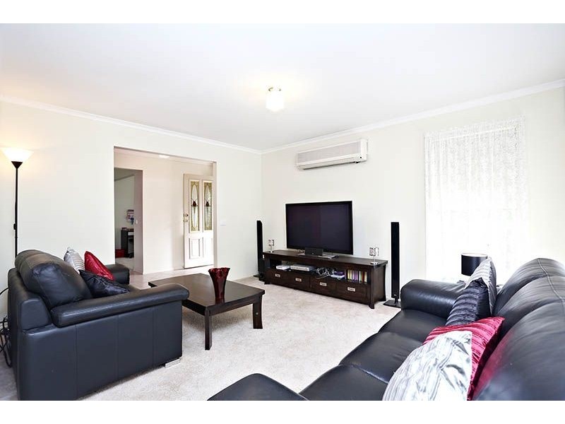 33 Paroo Avenue, Roxburgh Park VIC 3064