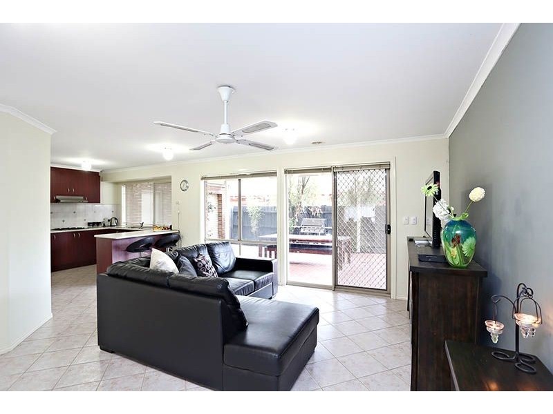 33 Paroo Avenue, Roxburgh Park VIC 3064