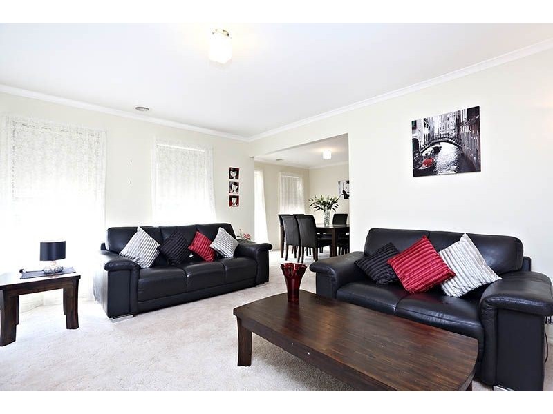 33 Paroo Avenue, Roxburgh Park VIC 3064