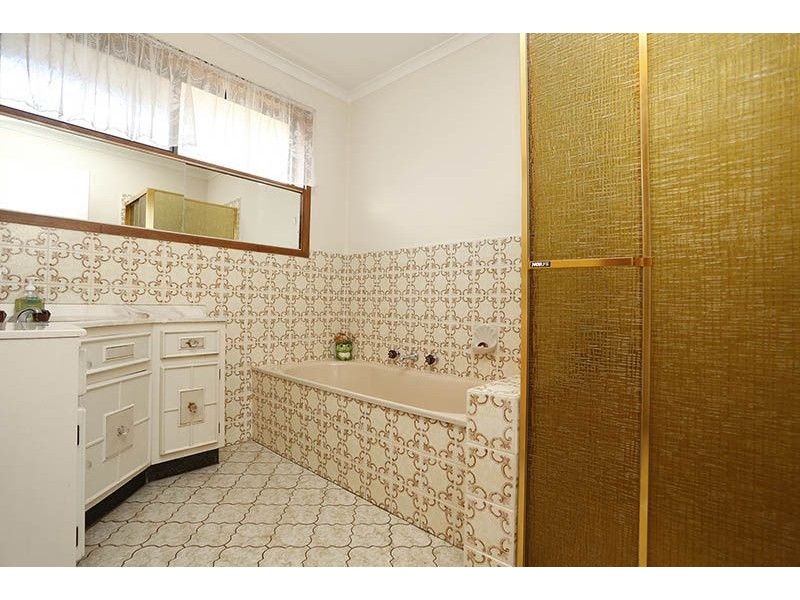 17 Finchley Avenue, Glenroy VIC 3046