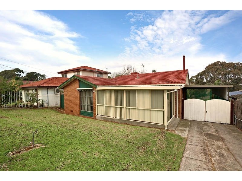 17 Lorraine Crescent, Jacana VIC 3047
