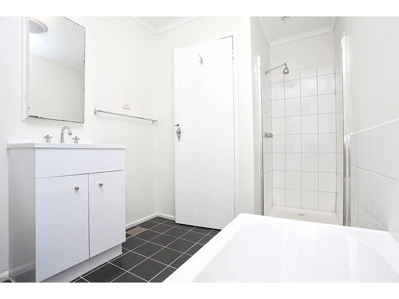 17 Lorraine Crescent, Jacana VIC 3047